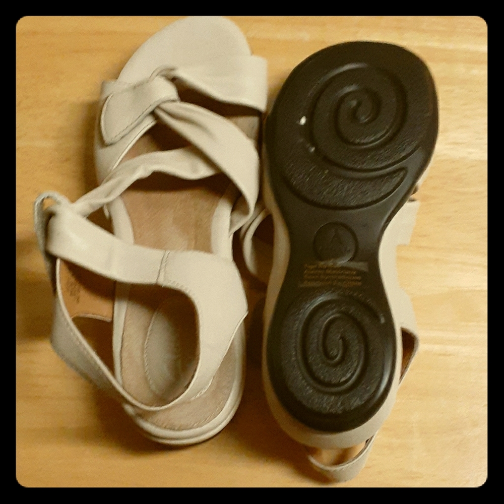 CLARKS SANDALS Size 6 m